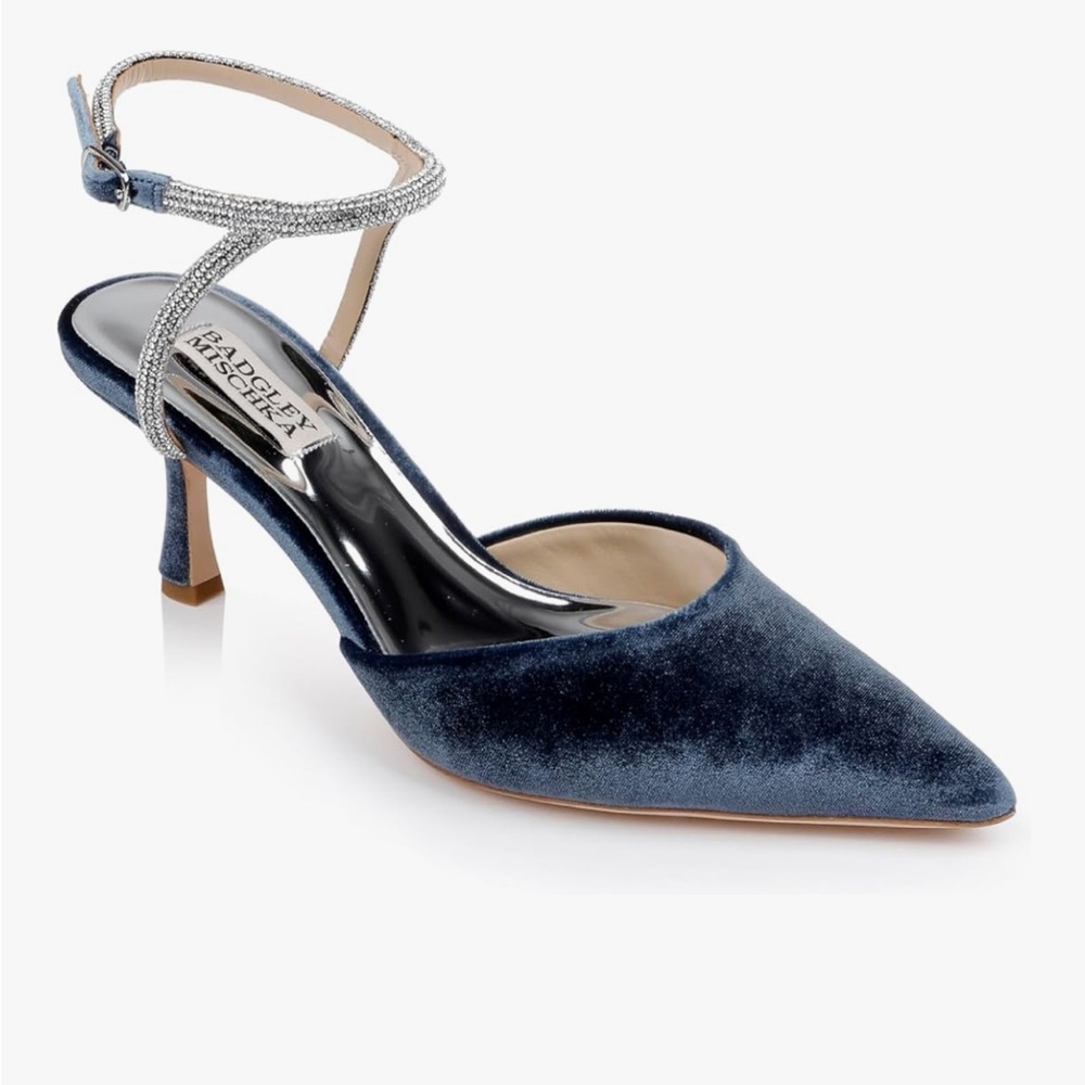 NWT Stunning Badgley Mischka Navy Velvet Heels with jeweled ankle strap size 6